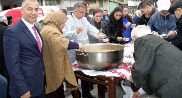 Mhp Mudanya İlçe Teşkilatı Aşure Dağıttı