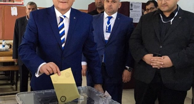 Mhp’li Oktay Vural Oyunu Kullandı