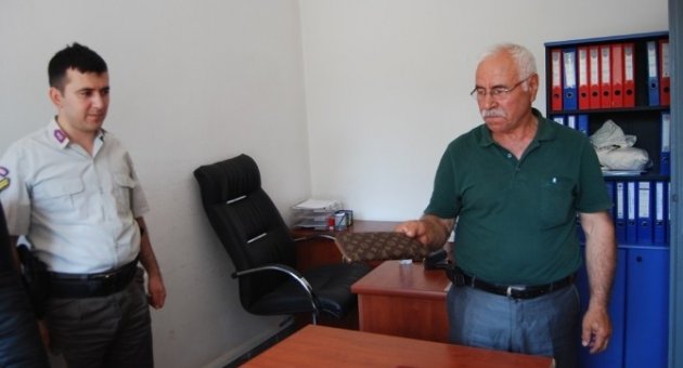 Minibüste Bulduğu Cüzdanı Jandarmaya Teslim Etti