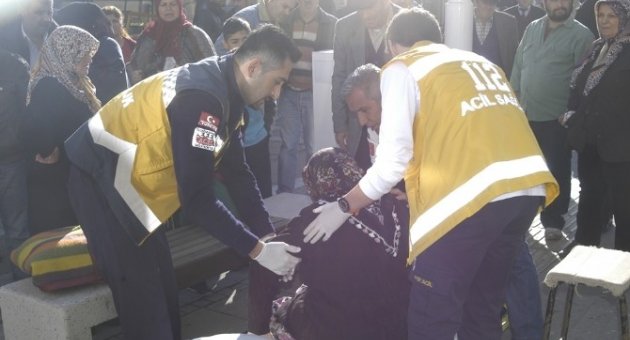 Minibüsten Düşen Kadın Hastanelik Oldu