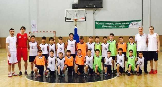 Minik Basketbolcular Durmuyor