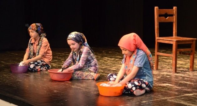 Minik Dramacılar Hünerlerini Sergiledi