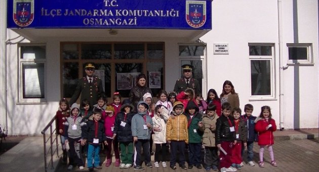 Minik Öğrenciler Jandarmanın Tatbikatlarına Katılıp Trafik Kurallarını Öğrendi