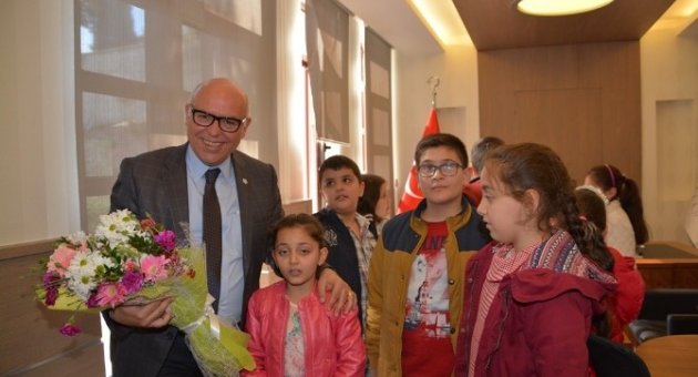 Minik Öğrenciler Süleymanpaşa Belediye Başkanı Ekrem Eşkinat’la Bir Araya Geldi