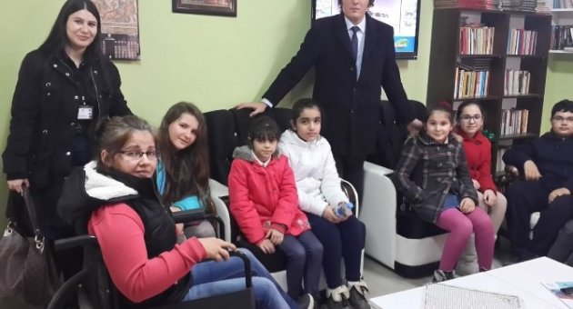 Minik Öğrencilerden Örnek Davranış
