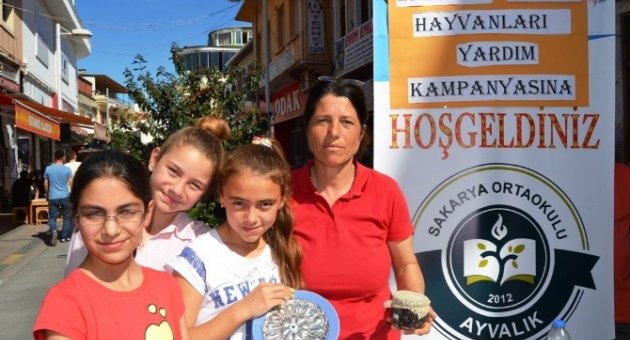 Minik Öğrencilerden Sokak Hayvanları İçin Anlamlı Kermes