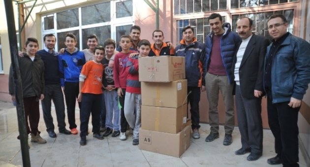 Minik Öğrencilerden Yangın Faciası Yaşayan Köye Yardım