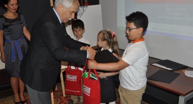 Minik Ressamlara Ödül Yağmuru