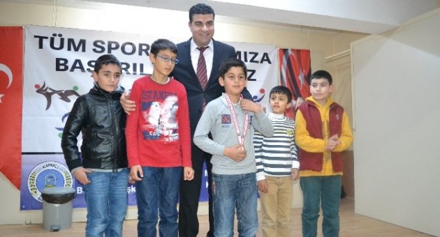 Minik Şahlar Ödüllendirildi