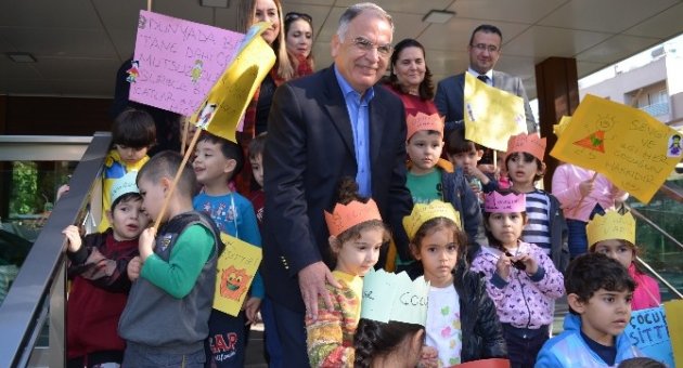 Minikler ’çocuğuz Haklıyız’ Sloganıyla Yürüdü
