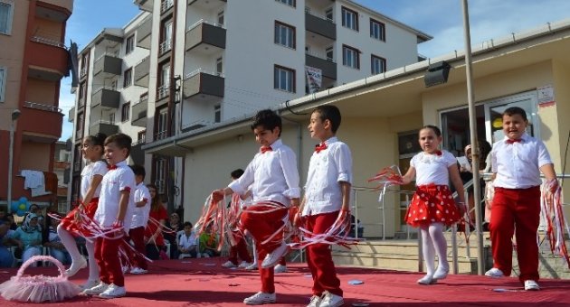 Miniklerden Yıl Sonu Şenliği