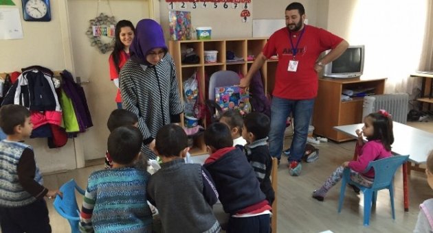 Miniklerin Dilekleri Üniversitelileri Duygulandırdı