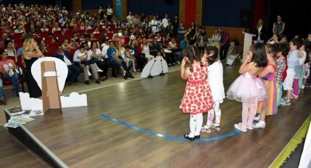 Miniklerin İngilizce Sertifika Heyecanı