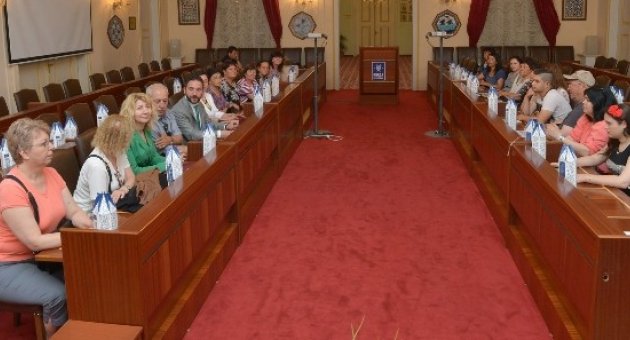 Misafir Folklorculardan Büyükşehire Ziyaret