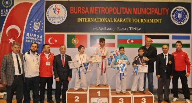 M.kemalpaşalı Karateciler 3 Madalyayla Döndü