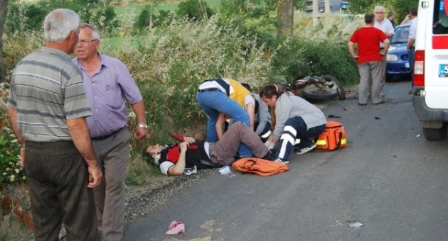 Motosiklet Minibüs İle Çarpıştı: 1 Yaralı