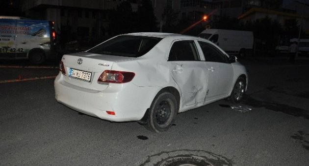 Motosikletle Otomobil Çarpıştı: 1 Yaralı