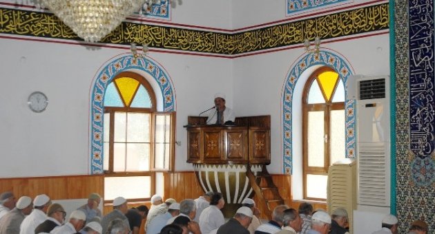 Mudanya’da Ramazan Ayının İlk Cumasında Camiler Doldu Taştı
