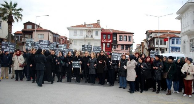 Mudanyalı Kadınlar Özgecan İçin Yürüdü