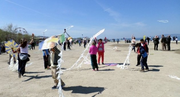 Mudanyalı Öğrenciler 23 Nisanı Uçurtma Uçurarak Kutladı