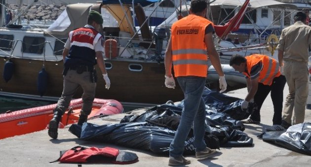 Çanakkale'de Mülteci Botu Geminin Altında Kaldı: 13 Ölü, 13 Kayıp