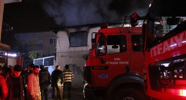 Mülteci Evinde Yangın Çıktı, Çevredeki Evler Boşaltıldı