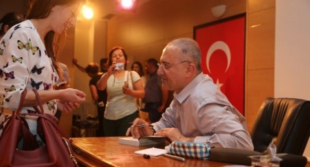 Murathan Mungan Buca’da Okurlarıyla Buluştu