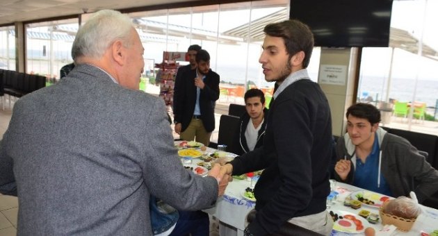 Myo Öğrencileri Kahvaltıda Buluştu
