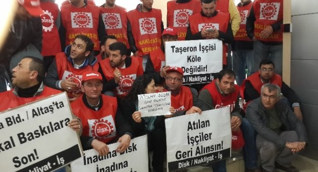 Nakliyat İş Sendikası Üyeleri Belediye Binasını Bastı