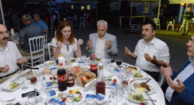Nilüfer Ailesi İftarda Bir Araya Geldi