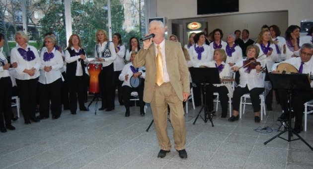 Nilüfer Belediyesi Kadın Korosu’ndan Huzur Evine ’yeni Yıl’ Konseri