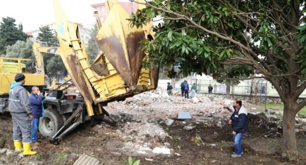 Nilüfer Belediyesi’nden Bandırma’ya Ağaç Nakil Desteği