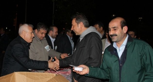 Nilüfer’de Kandil Gecesi Tatlı İkramı