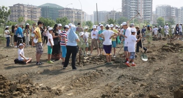 Nilüfer’de Kardeşlik Fidanları Toprakla Buluştu