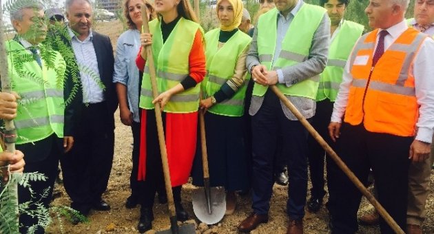 Nükhet Hotar Fidan Dikim Törenine Katıldı