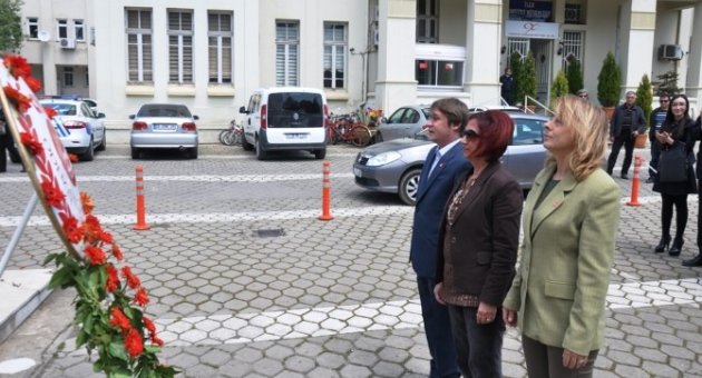 Ödemiş Chp Atatürk Anıtına Çelenk Sundu