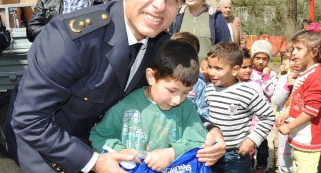 Ödemiş Emniyetinden 200 Öğrenciye Hediye