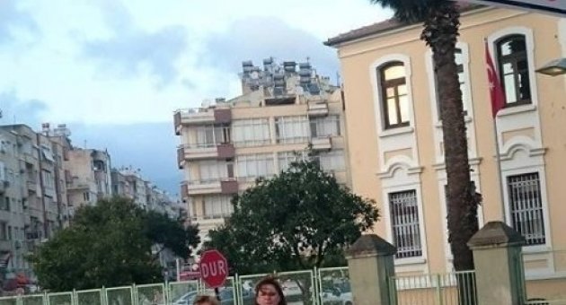 Ödemiş Mhp’den Özgecan İçin ‘adalet İstiyoruz’ Pankartı