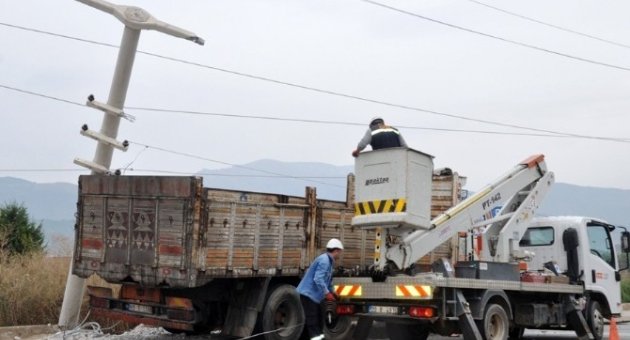 Ödemiş’i Elektriksiz Bırakan Kaza