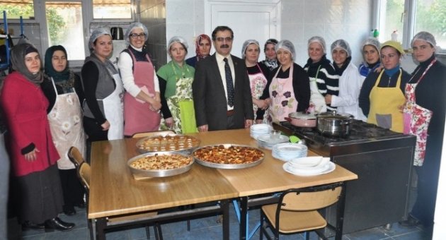 Ödemiş’te Ev Hanımlarına Aşçı Yardımcılığı Kursu