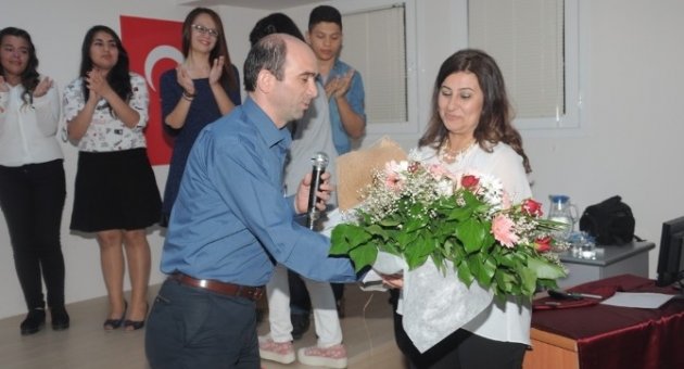 Ödemiş’te Öğrenciler Yılın Stresini Şiir Dinletisiyle Attı
