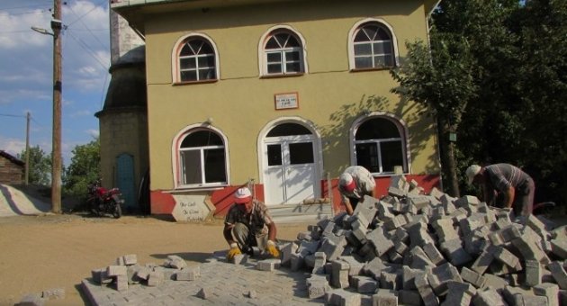 Oğlanalanı Köyü’ne Parke Taşı Döşeniyor