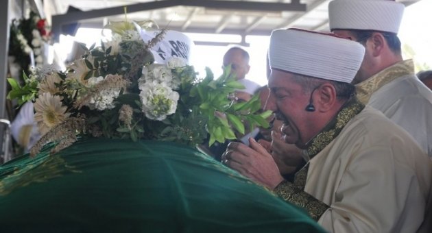 Oğlunun Cenaze Namazını Kıldırdı
