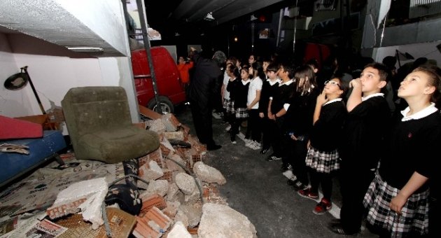Öğrenciler Doğal Afetler Hakkında Bilgilendirirdi