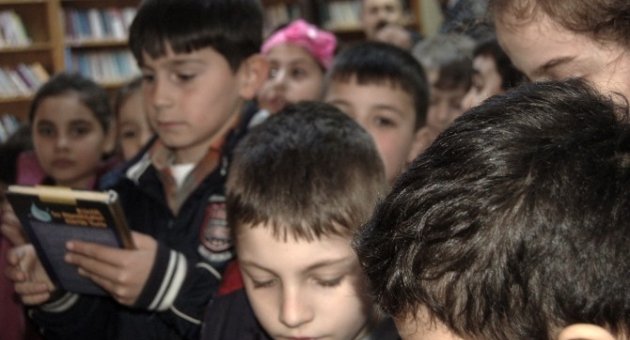 Öğrenciler Halk Kütüphanesini Ziyaret Etti
