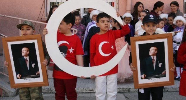 Öğrenciler Kalp Krizi Geçiren Öğretmenine Müdahale Etti