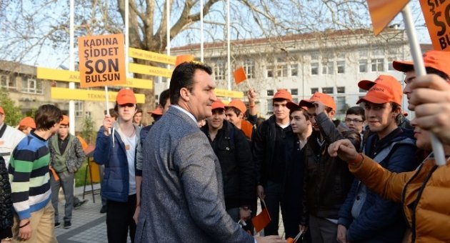 Öğrenciler Şiddetsiz Bir Toplum İçin Çağrıda Bulundu