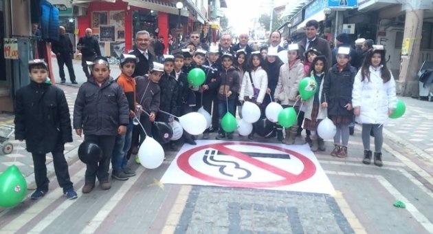 Öğrenciler, Sigaraya Savaş Açtı