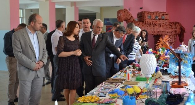 Öğrenciler Tiyatro Oyunu İle Çevre Kirliliğine Dikkat Çekti