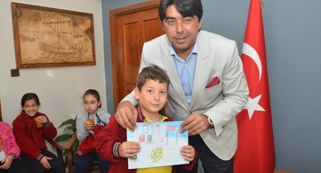 Öğrencilerden Başkan Demirağ’a Yakın İlgi